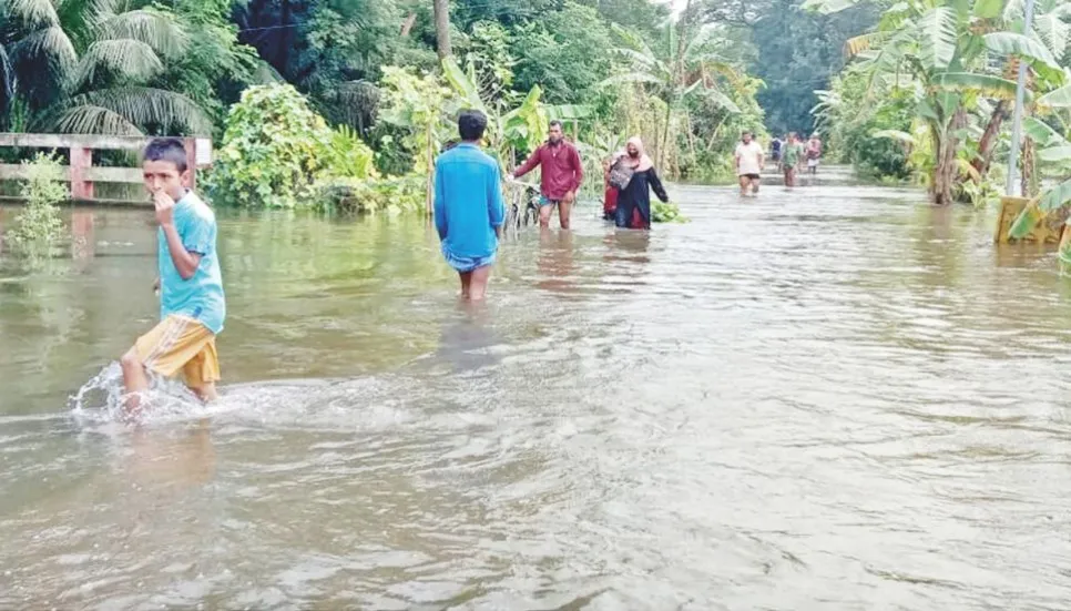 Survivors struggle for aid as floodwater slowly recedes