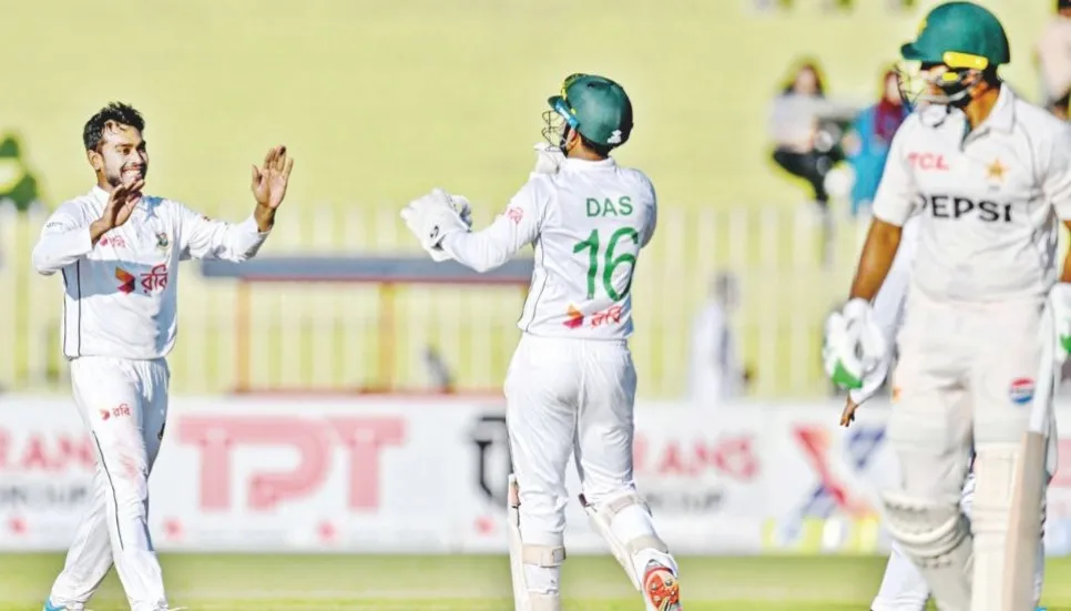 Mehidy’s fifer restricts Pakistan to 274 on Day 2