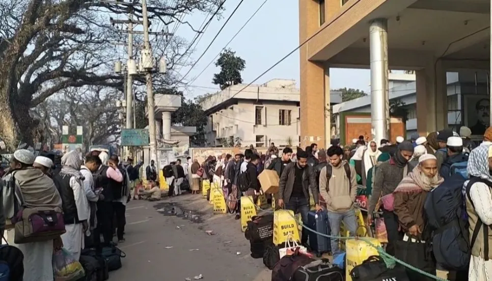 Indian Ijtema devotees returning home via Benapole port