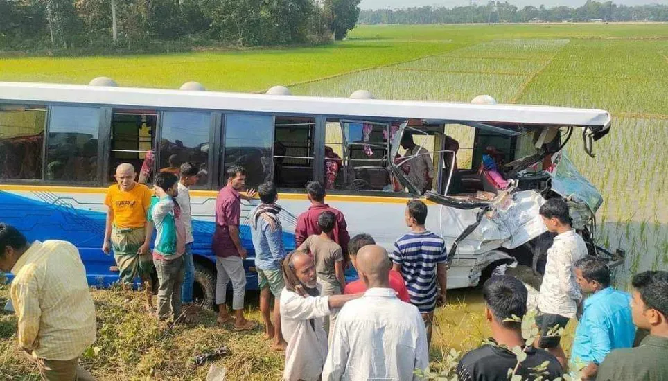 2 dead as bus collides with covered van in Cox’s Bazar