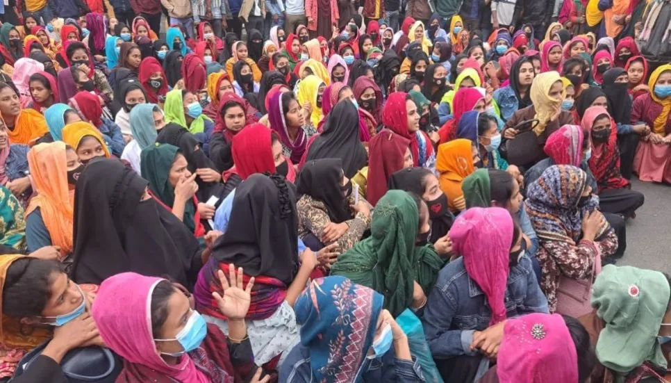 RMG workers in Gazipur demonstrate for wages set by govt