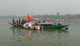 Ferry capsize in Padma: Divers start salvage operation