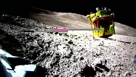 Moon lander 'resumed operations': Japan