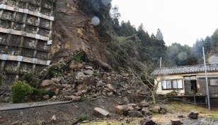 Death toll hits 126 in Japan quake