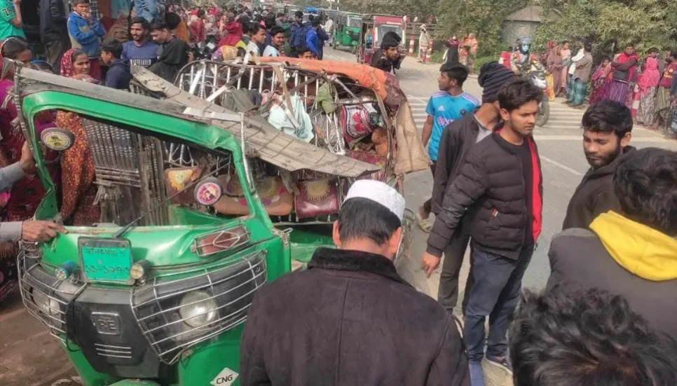 3 killed in Manikganj road crash