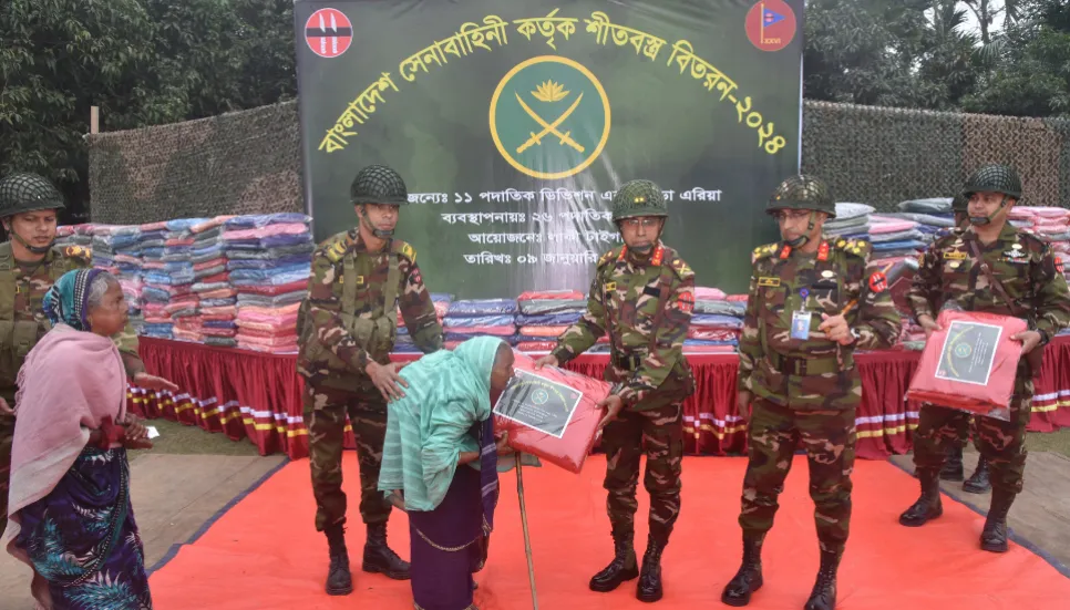 Army distributes blankets among destitute in Naogaon