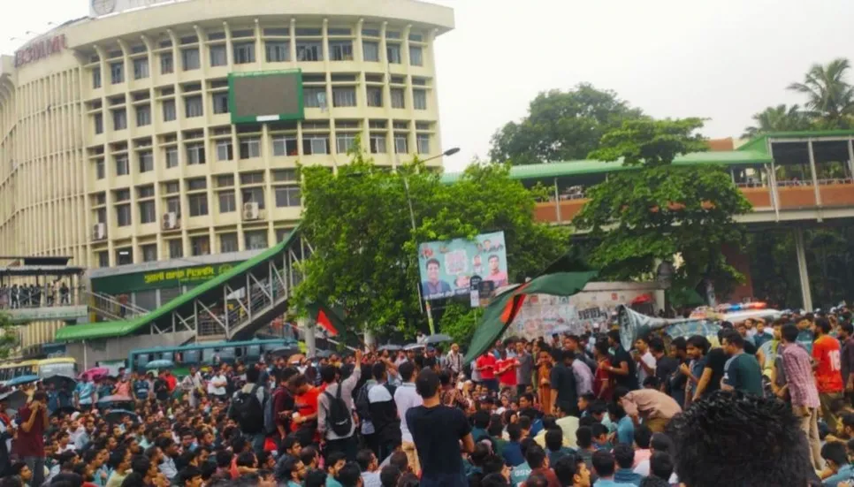 Students block Shahbagh protesting quota system