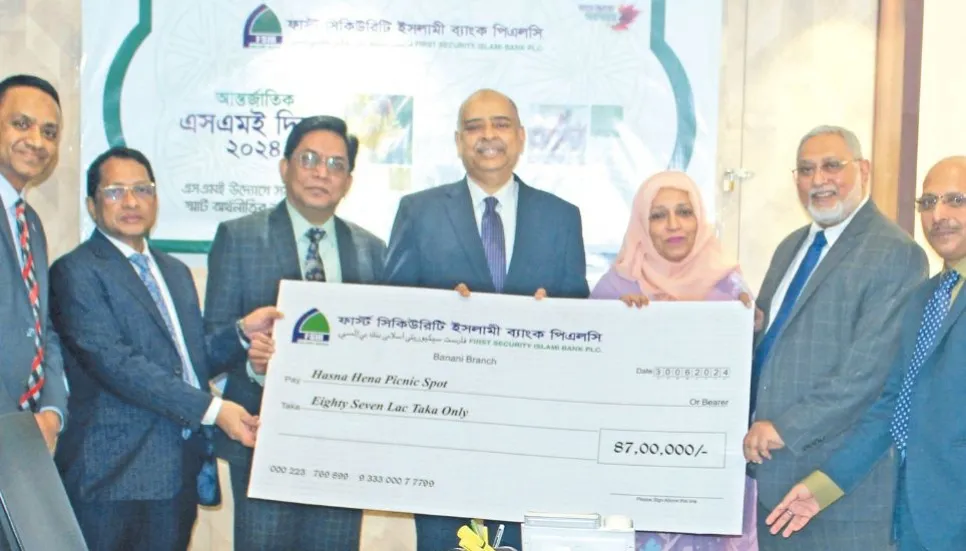 FSIB hands over investment cheque to clients