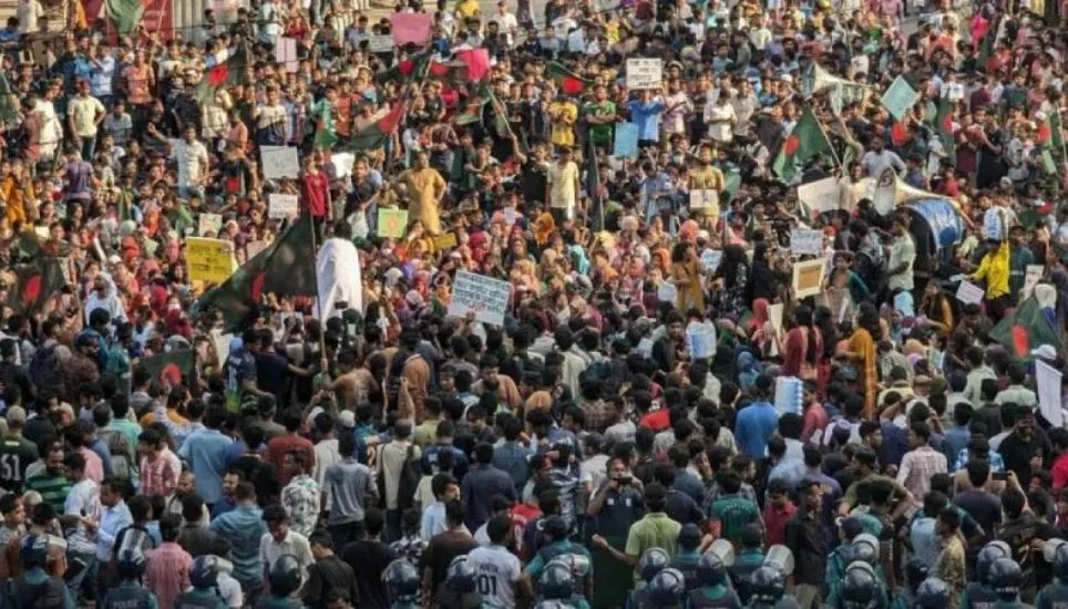 Students block Shahbagh demanding quota cancellation