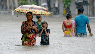 Heavy rain in India’s Mumbai disrupts train services