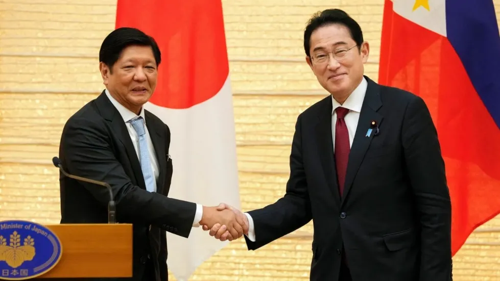 Japan, Philippines sign defence pact with eyes on China 