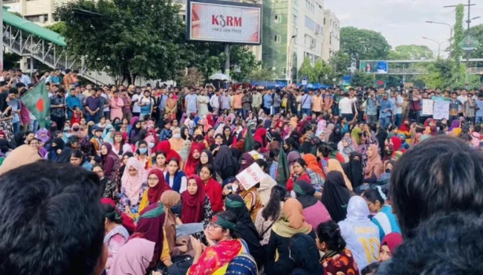 Students intensify ‘Bangla Blockade’ in Dhaka