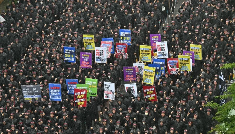 Samsung workers start 3 day strike