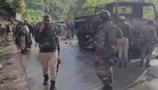 Indian army hunts militants after five soldiers killed