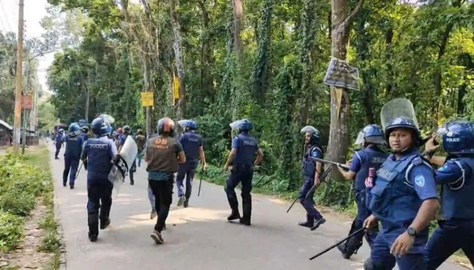 Police, quota protestors clash in Cumilla, 30 injured