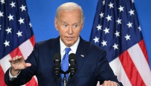 Biden digs in as gaffes highlight election concerns