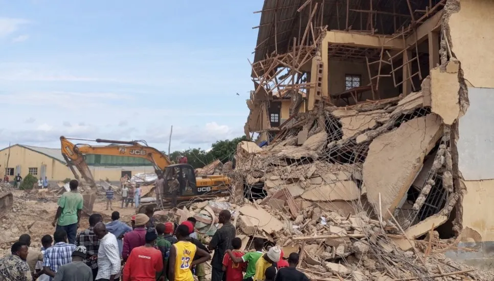 Nigeria school collapse kills 21, scores injured