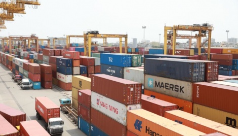 Container backlog persists at Ctg port, sluggish internet slows releases