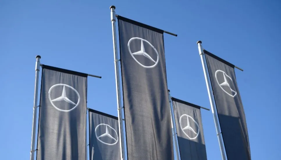 Mercedes profit plunges on weaker sales