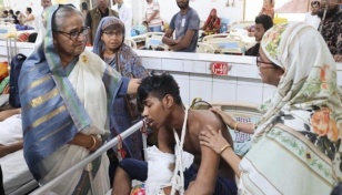 PM visits NITOR to see injured of quota violence