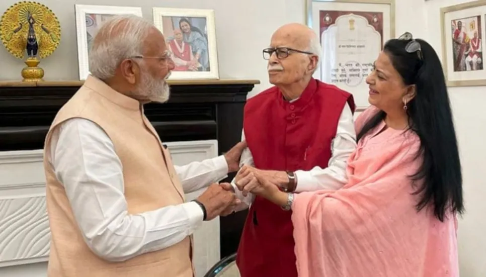 Modi meets Advani, Joshi before staking claim as PM