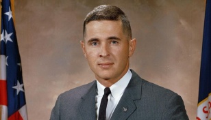 Apollo 8 astronaut dies in small plane crash at age 90