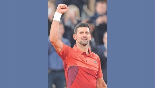 Djokovic eyes Federer record and French Open last 16 spot