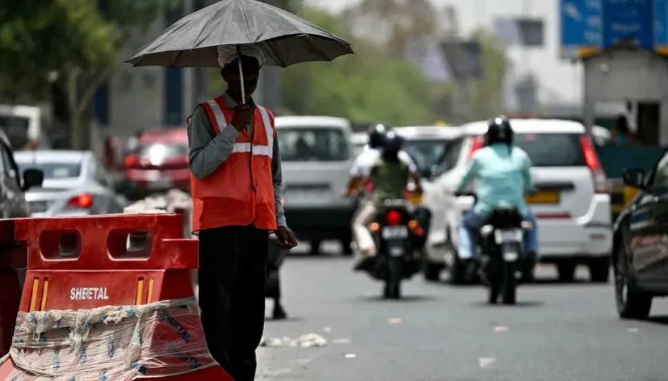 Heatwave kills 33, including poll officials, in India