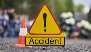 Truck hits van on Dhaka-Ctg highway, 2 dead