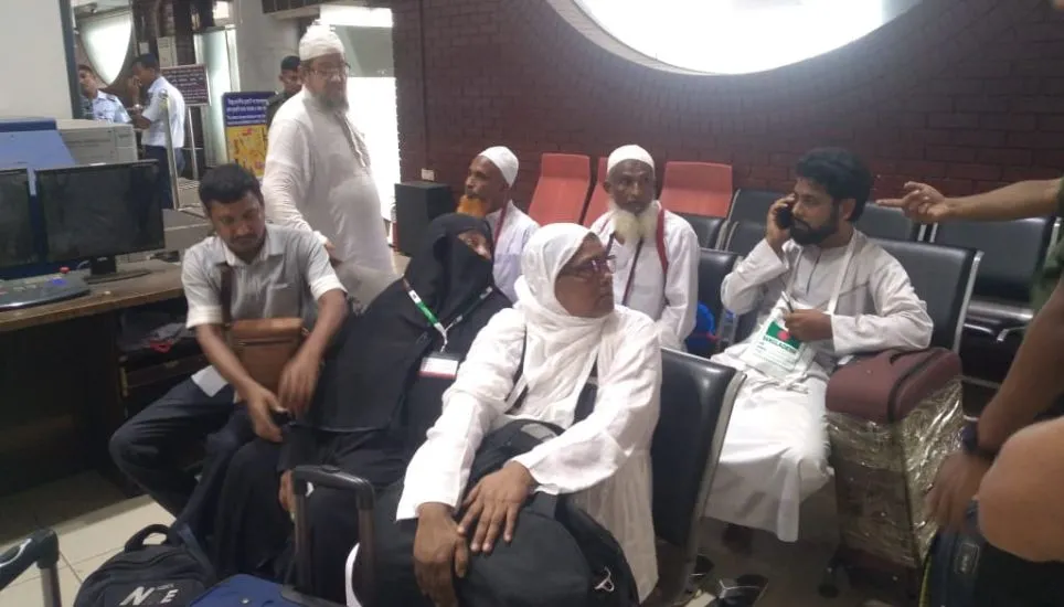 Biman carries 21 Hajj  pilgrims to KSA under special management