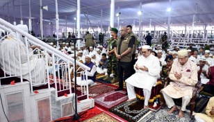 President offers Eid-ul-Azha prayers at National Eidgah