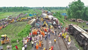 What led to Bengal train crash that killed 9?