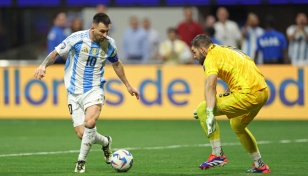 Argentina begin Copa title defence with 2-0 win