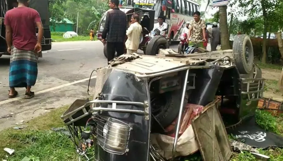 Car-human hauler collision leaves 2 dead in Tangail