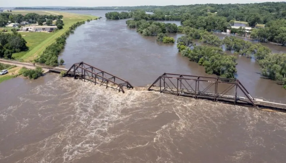 Midwestern flooding collapse bridge, 2 dead