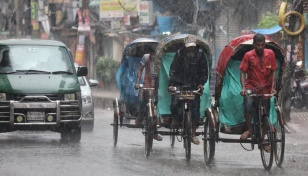 Commuters suffer as heavy rain inundates roads in Dhaka