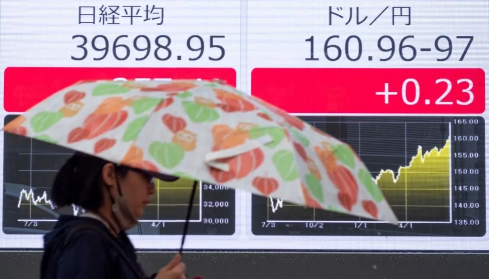 Yen slides lower as Tokyo stocks rise