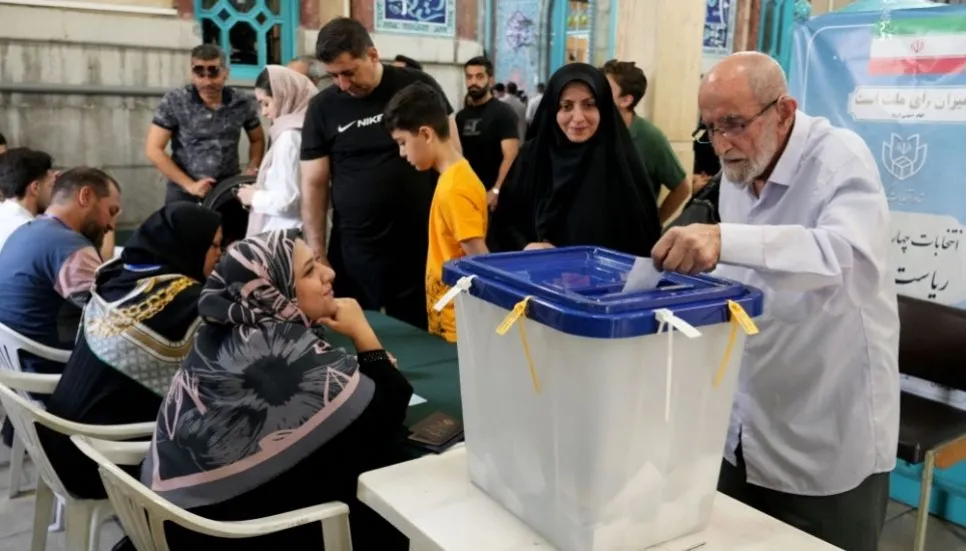 Reformist, ultraconservative lead Iran presidential vote