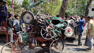 Road crash leaves 7 dead in Pirojpur