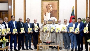 PM meets SB officials involved in publishing books