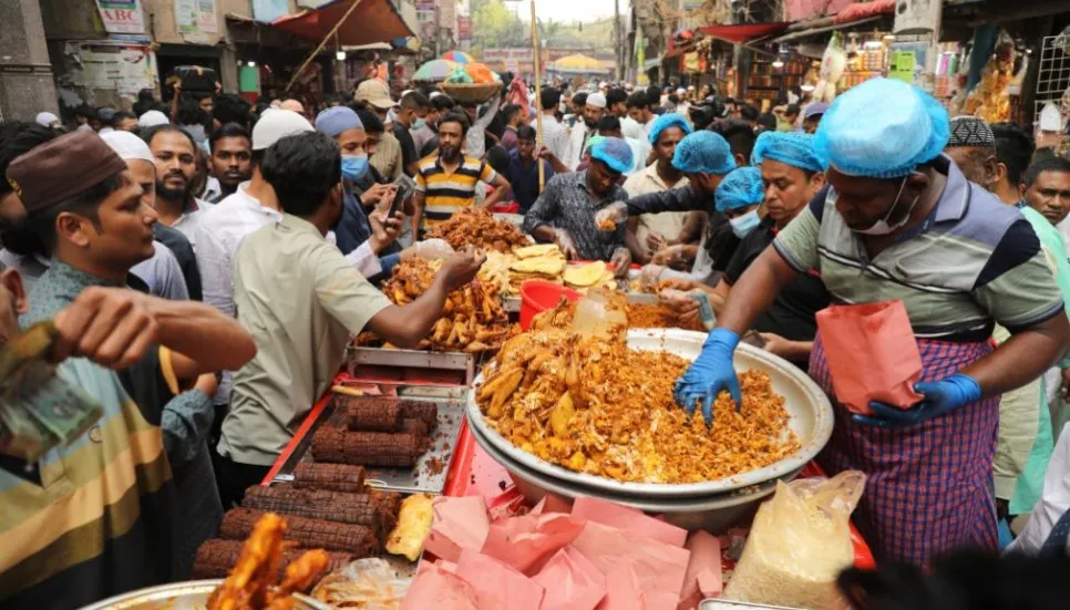 Prices of Chawkbazar iftar items go up by Tk50-100