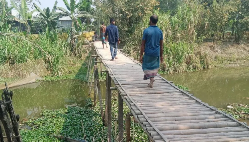 Villagers’ demand for concrete bridge falls on deaf ears