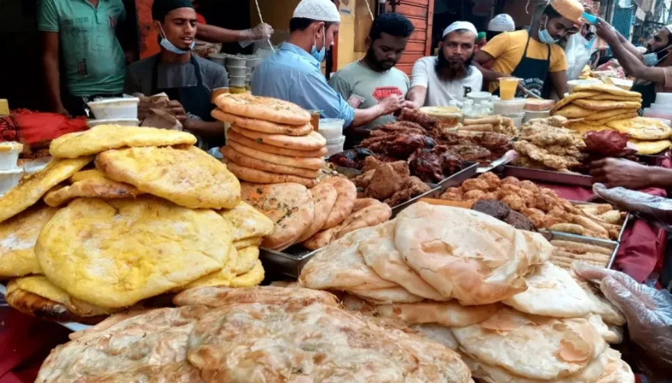 Old Dhaka's Iftar bazar heats up, even as prices pinch