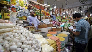 Govt efforts fail to control kitchen market mayhem