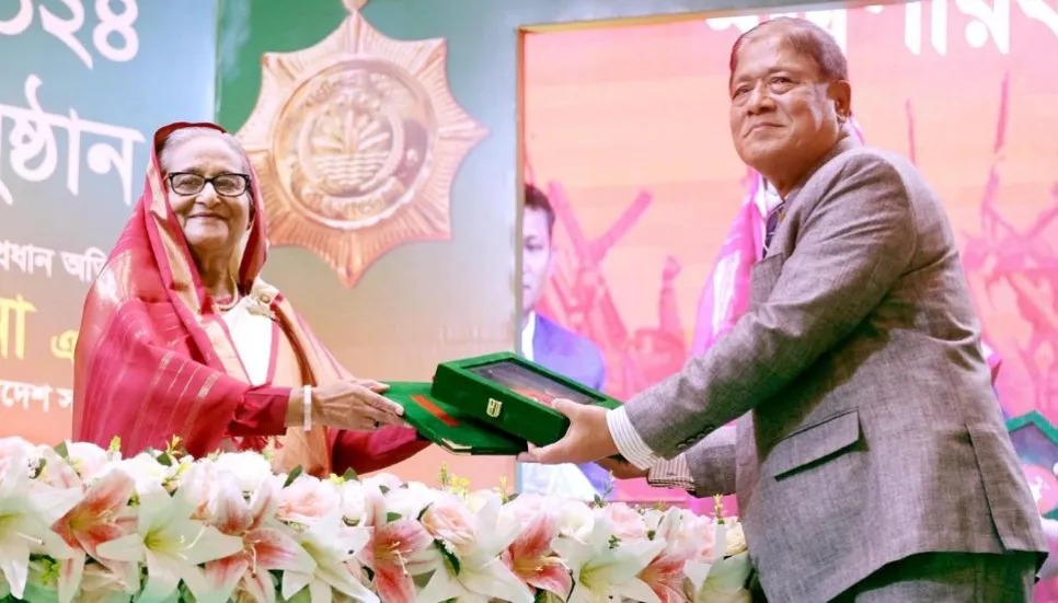 PM hands over Independence Award 2024