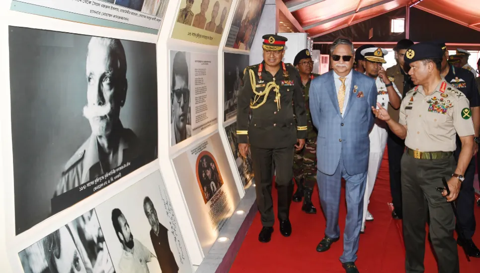 President visits Military Hardware Exhibition