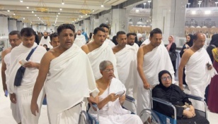 Mirza Fakhrul performs Umrah