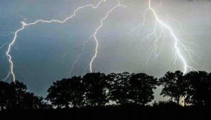 Lightning strikes injur 21 students in Faridpur
