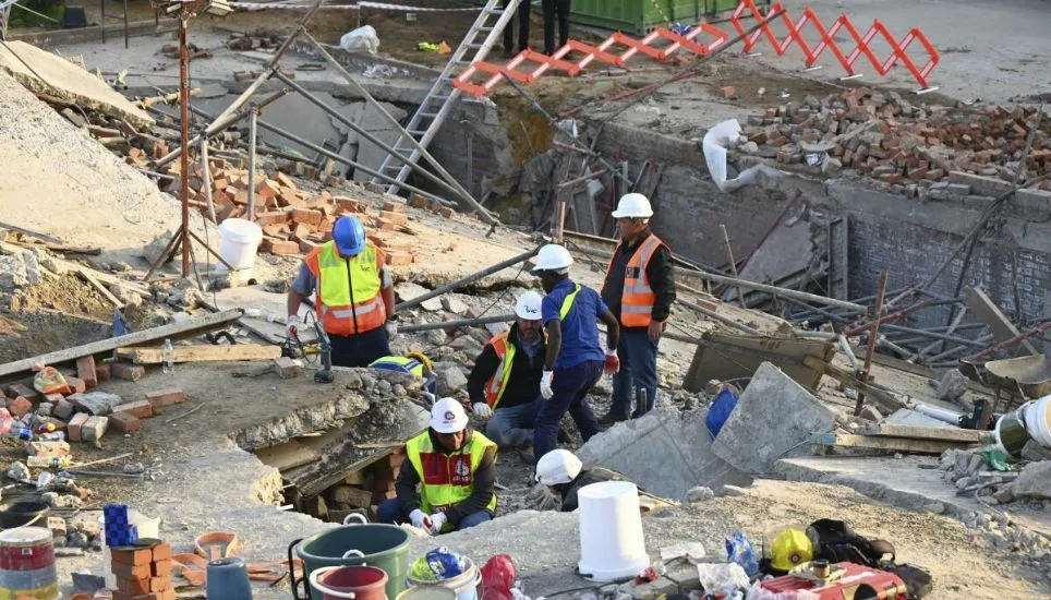 S Africa building collapse kills 4, traps dozens