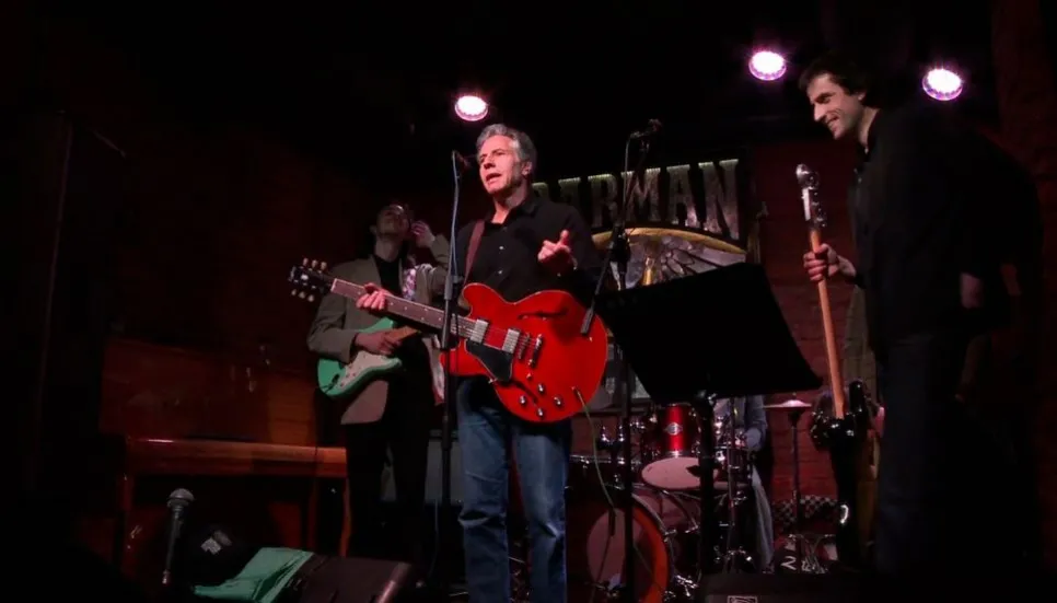 Blinken sings, plays guitar with local band in Kyiv 